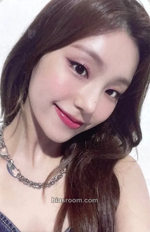 Yeji Green Project Photocard - ITZY - ITZY K-pop photocard