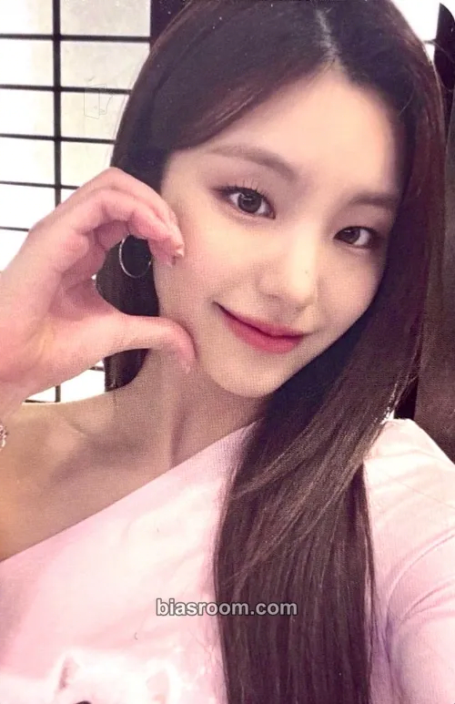 Yeji Green Project Photocard - ITZY - ITZY K-pop photocard