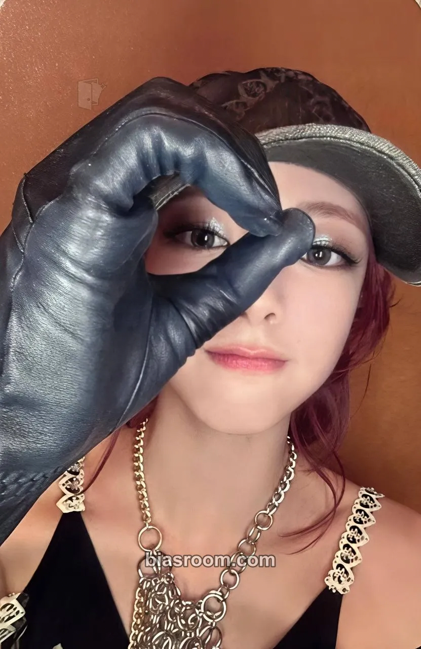Yuna TUNNEL VISION Photocard - ITZY - ITZY K-pop photocard