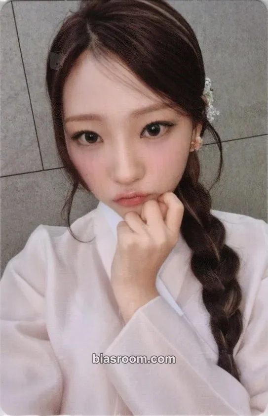Stella FOCUS Photocard - Hearts2Hearts - Hearts2Hearts K-pop photocard