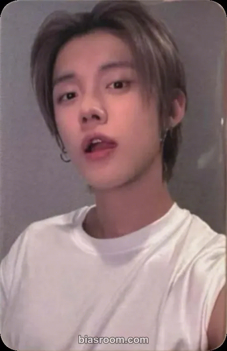 Yeonjun NO LABELS: PART 01 Photocard - TOMORROW X TOGETHER - TOMORROW X TOGETHER K-pop photocard