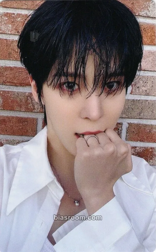 Yunho GOLDEN HOUR : Part.3 Photocard - ATEEZ - ATEEZ K-pop photocard