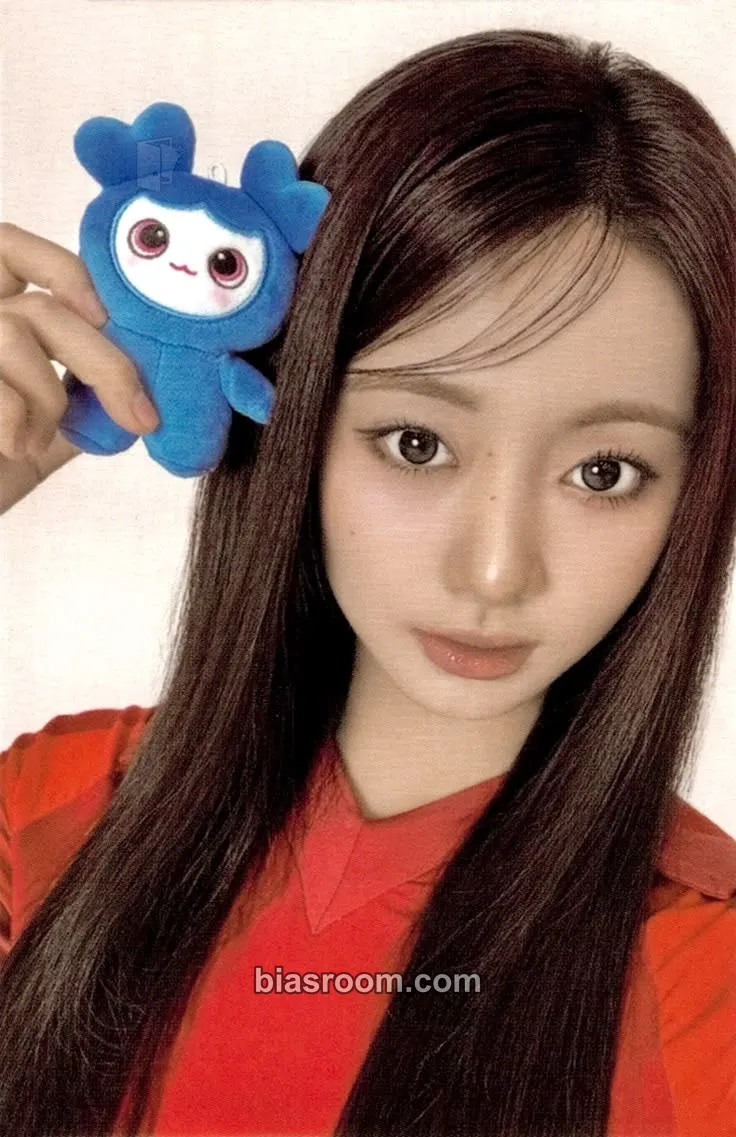 Tzuyu 2026 Season’s Greetings: RED WHISPERS Photocard - TWICE - TWICE K-pop photocard