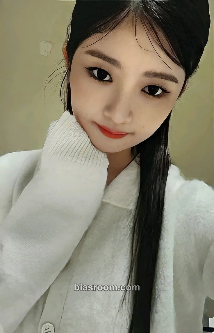 Rei Rei x Peach C Photocard - IVE - IVE K-pop photocard