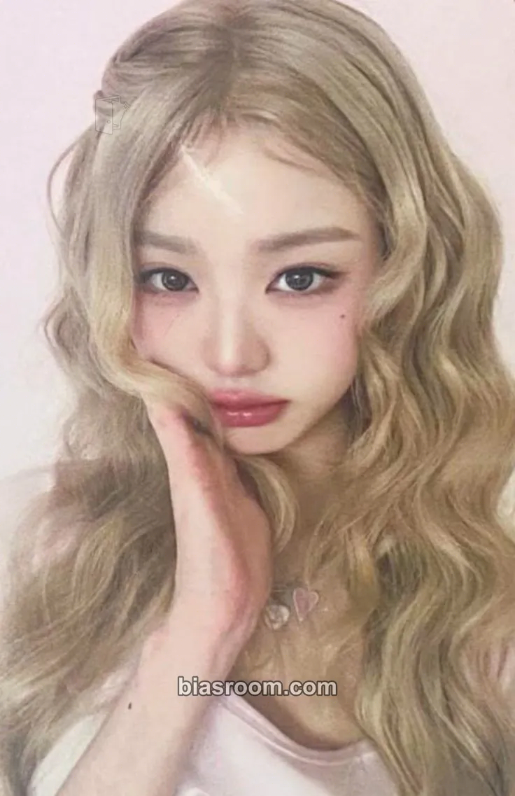 Wonyoung Wonyoung x Hapa Kristin Photocard - IVE - IVE K-pop photocard
