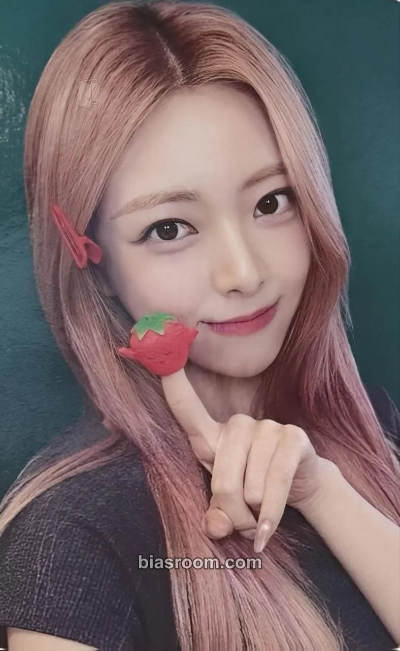 Yuna Girls Will Be Girls Photocard - ITZY - ITZY K-pop photocard