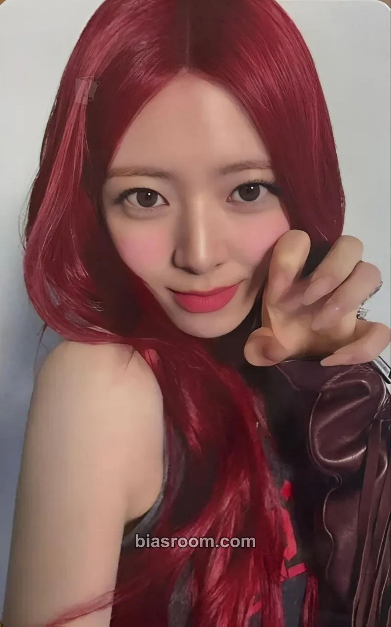 Yuna ITZY 2nd World Tour 'Born To Be' Photocard - ITZY - ITZY K-pop photocard