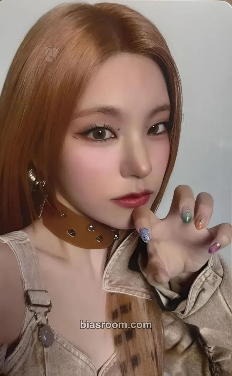 Yeji ITZY 2nd World Tour 'Born To Be' Photocard - ITZY - ITZY K-pop photocard