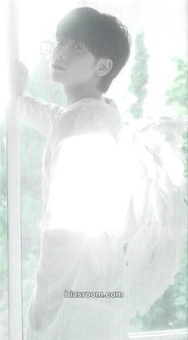 TOMORROW X TOGETHER - Taehyun - The Star Chapter: Sanctuary Album angel version postcard album inclusion