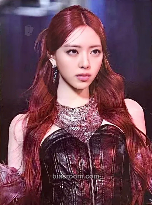 Yuna ITZY 2nd World Tour 'Born To Be' Photocard - ITZY - ITZY K-pop photocard