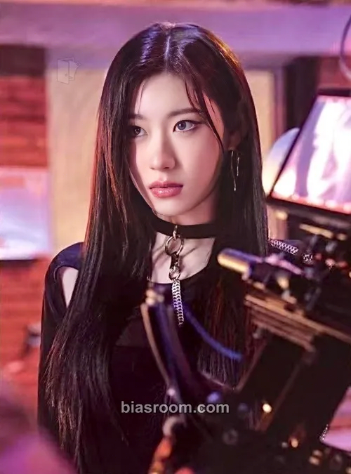 Chaeryeong ITZY 2nd World Tour 'Born To Be' Photocard - ITZY - ITZY K-pop photocard