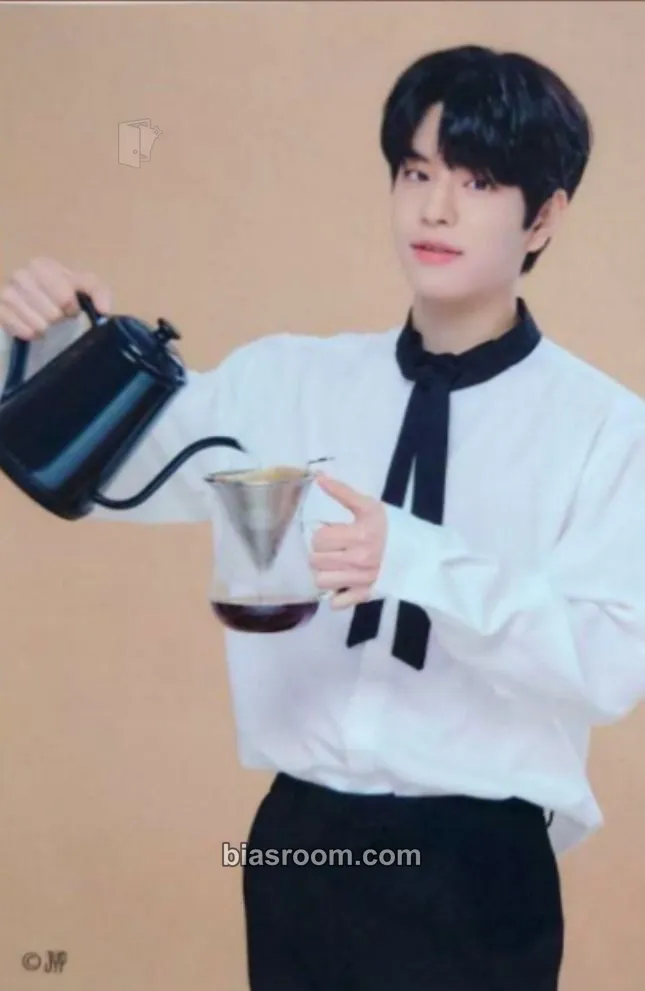 Seungmin Stray Kids Cafe Photocard - Stray Kids - Stray Kids K-pop photocard