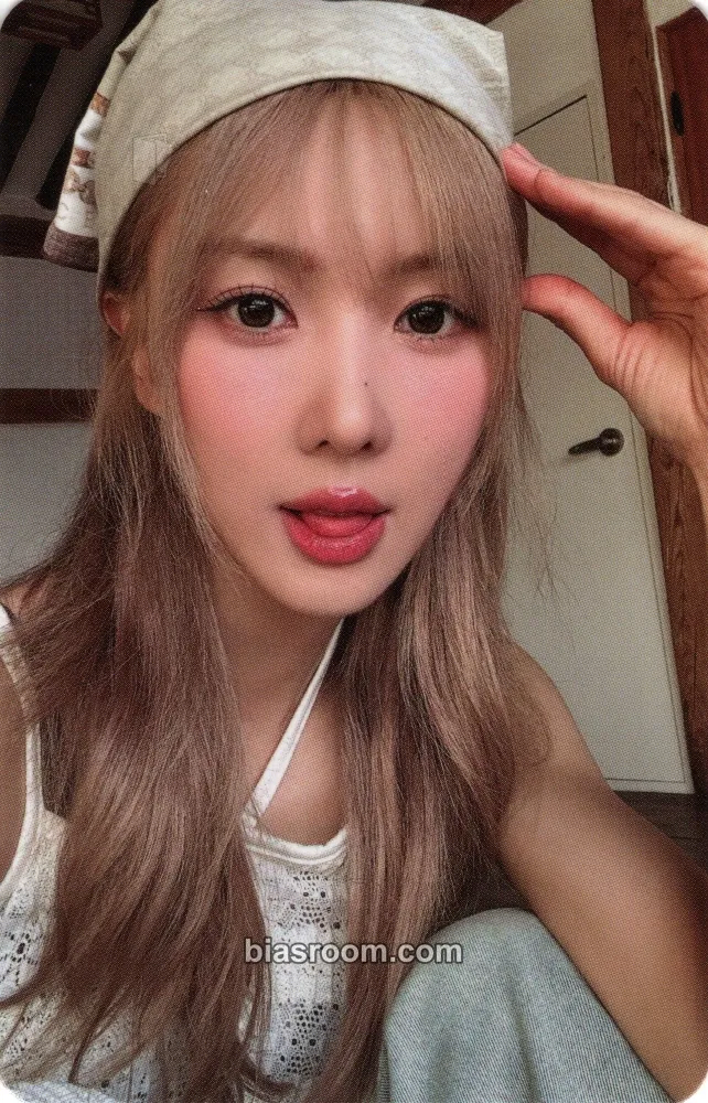 Yoohyeon 2025 Season's Greetings Photocard - Dreamcatcher - Dreamcatcher K-pop photocard