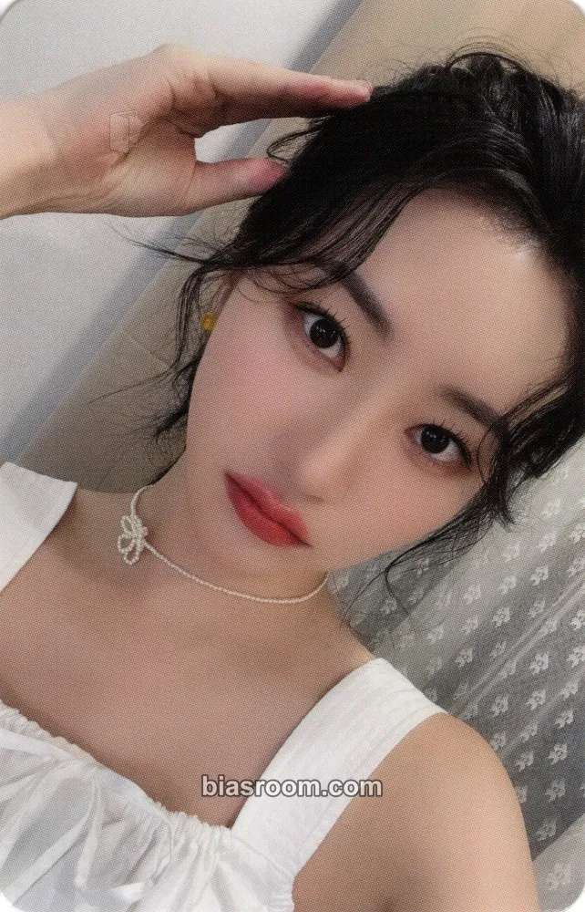 SuA 2025 Season's Greetings Photocard - Dreamcatcher - Dreamcatcher K-pop photocard