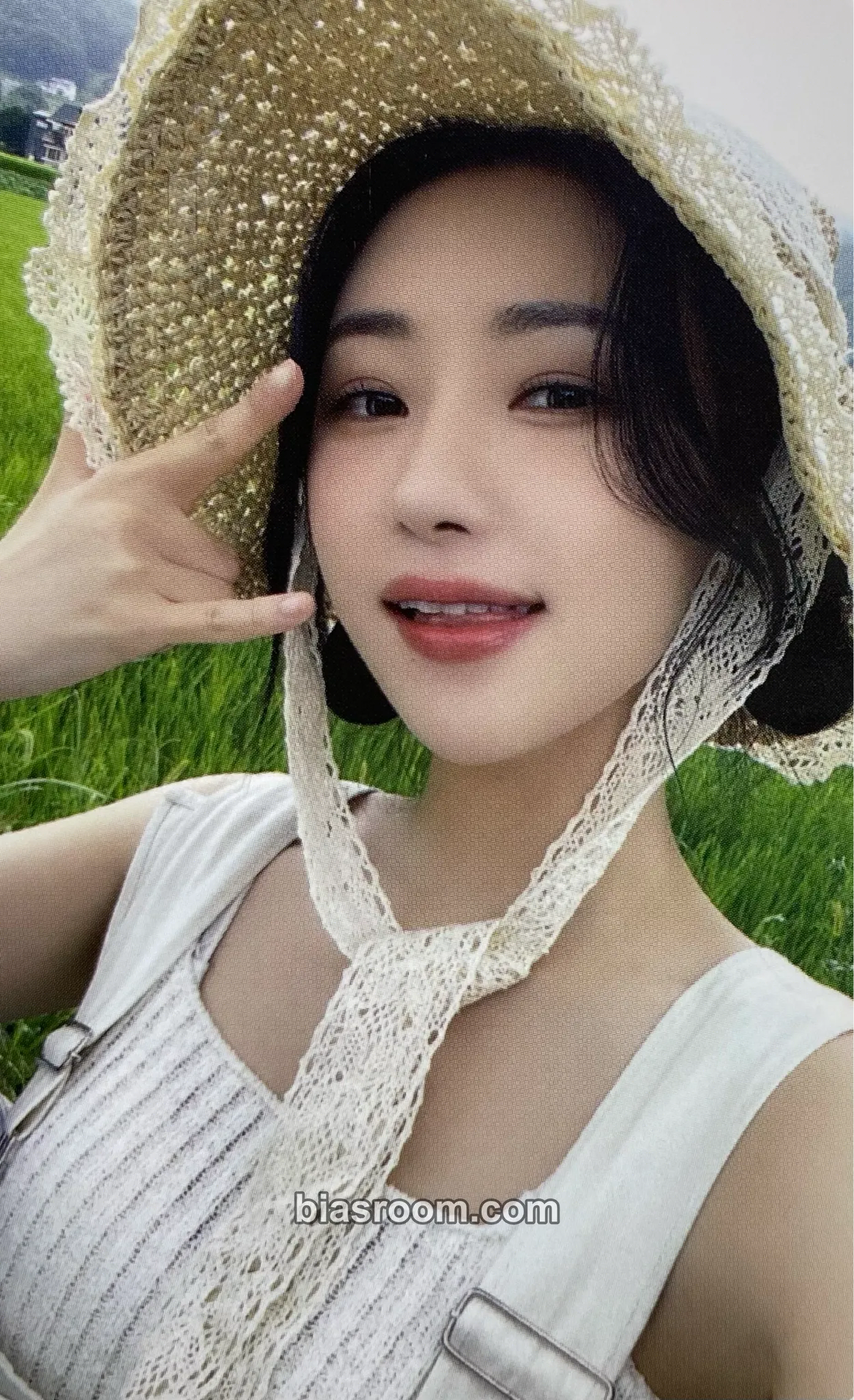 SuA 2025 Season's Greetings Photocard - Dreamcatcher - Dreamcatcher K-pop photocard