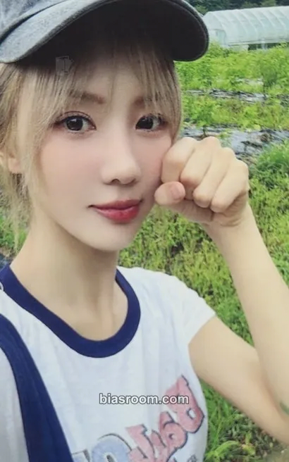 Yoohyeon 2025 Season's Greetings Photocard - Dreamcatcher - Dreamcatcher K-pop photocard