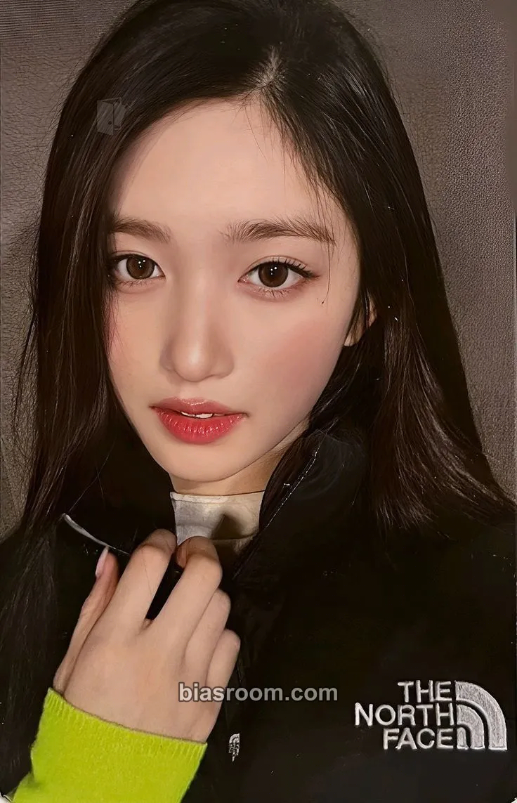 Leeseo Leeseo x The North Face Photocard - IVE - IVE K-pop photocard