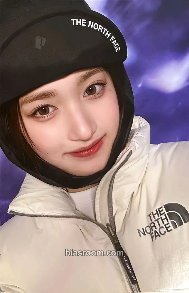 Leeseo Leeseo x The North Face Photocard - IVE - IVE K-pop photocard
