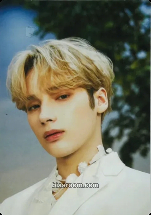 Huening Kai Act: Promise Photocard - TOMORROW X TOGETHER - TOMORROW X TOGETHER K-pop photocard