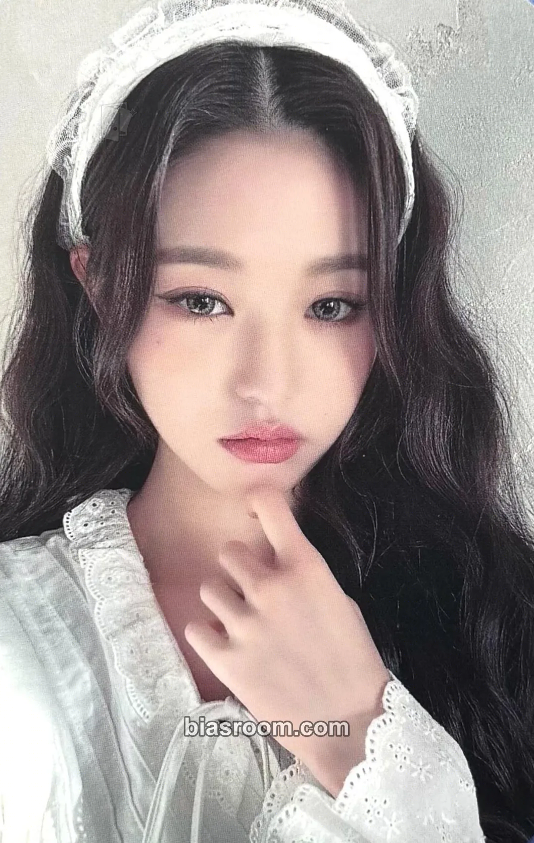 Wonyoung 2022 Season's Greetings: A Ray of Sunshine Photocard - IVE - IVE K-pop photocard