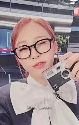 Moonbyul Starlit of Twinkle Photocard - MAMAMOO - MAMAMOO K-pop photocard