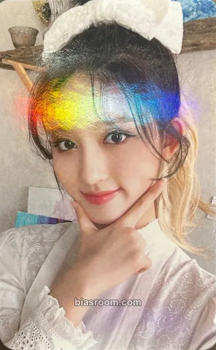 Gaeul 2022 Season's Greetings: A Ray of Sunshine Photocard - IVE - IVE K-pop photocard