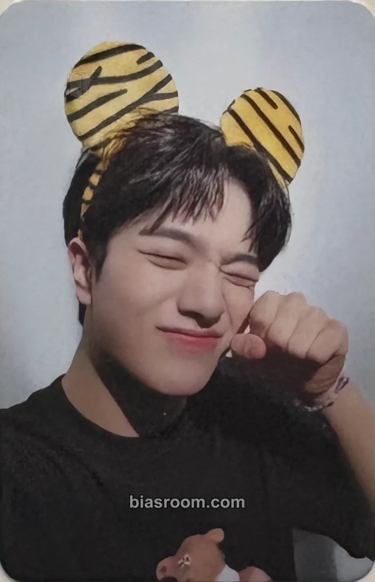 Yechan BLUE SET Chapter 1. TRACKS Photocard - TRENDZ - TRENDZ K-pop photocard