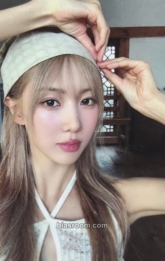 Yoohyeon 2025 Season's Greetings Photocard - Dreamcatcher - Dreamcatcher K-pop photocard