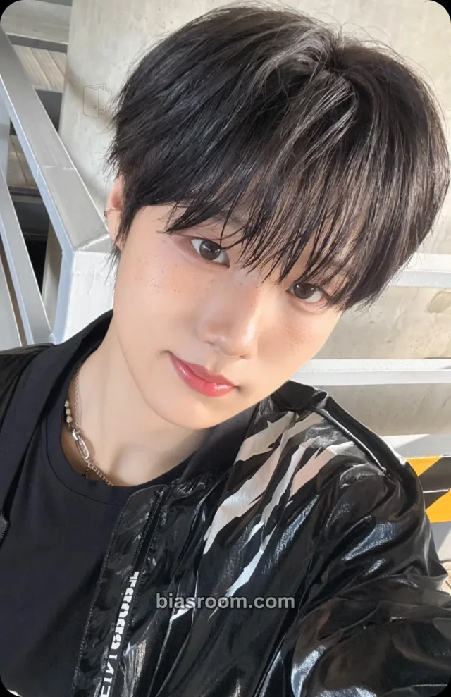idntt - Lee HwanHee - yesweare Album album photocard street boy version