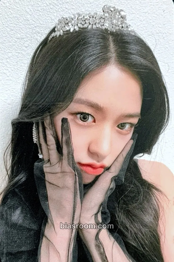 Yujin LOVE DIVE Photocard - IVE - IVE K-pop photocard