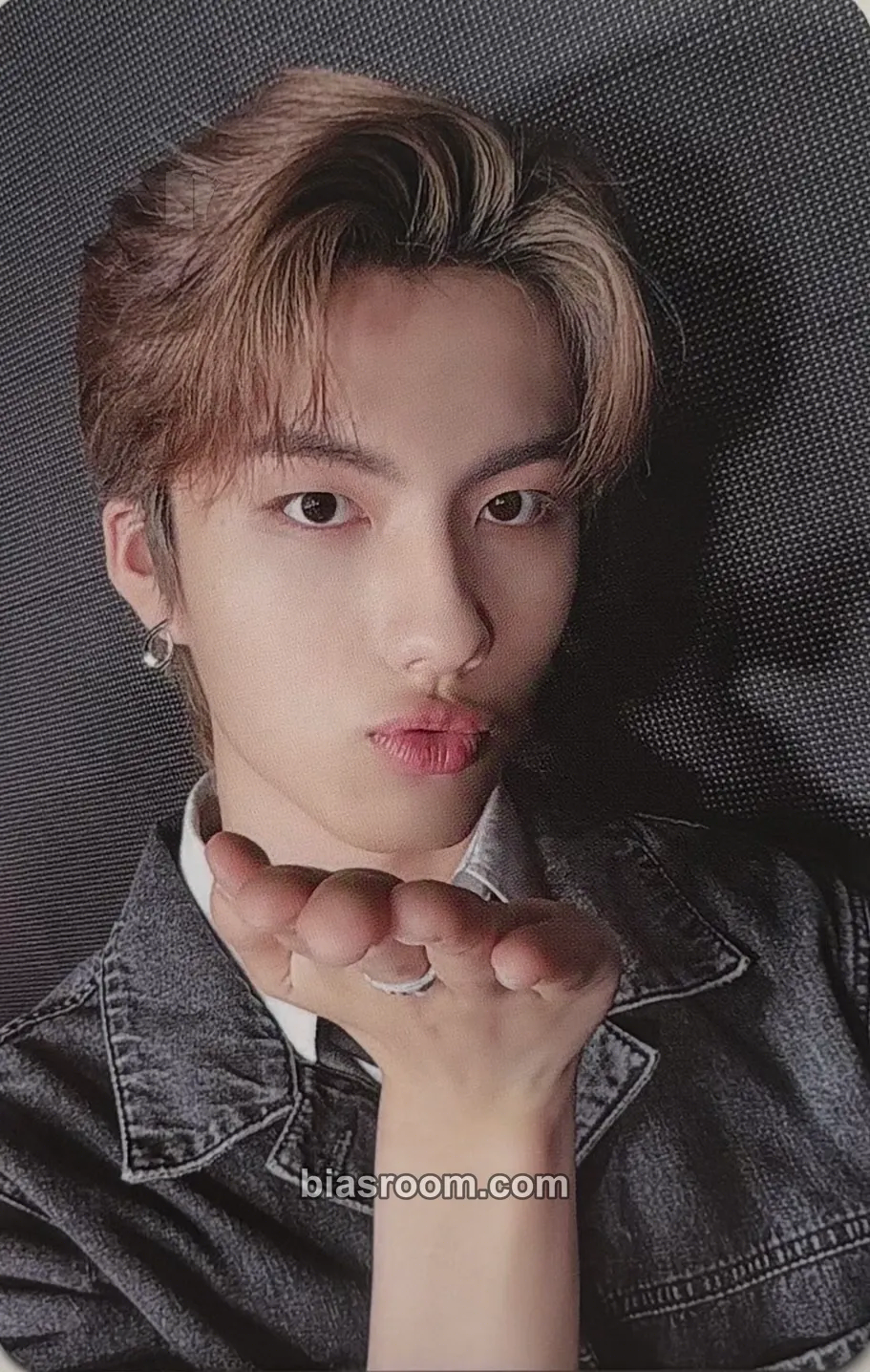 Hankook BLUE SET Chapter 1. TRACKS Photocard - TRENDZ - TRENDZ K-pop photocard