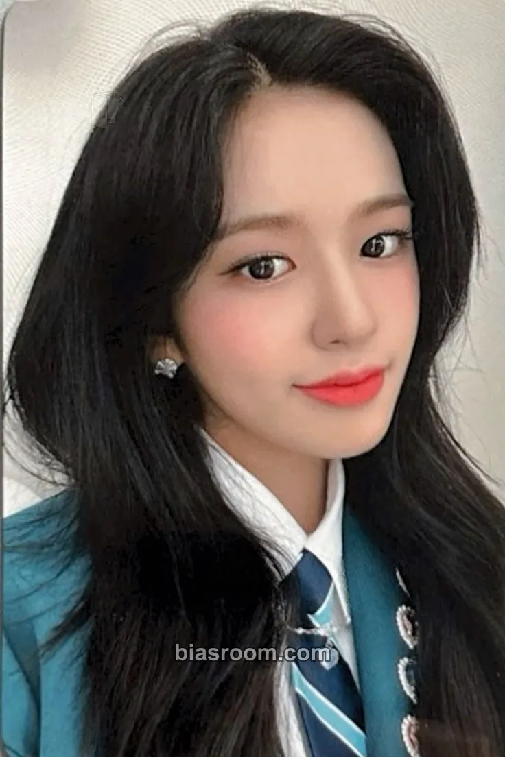 Yujin LOVE DIVE Photocard - IVE - IVE K-pop photocard