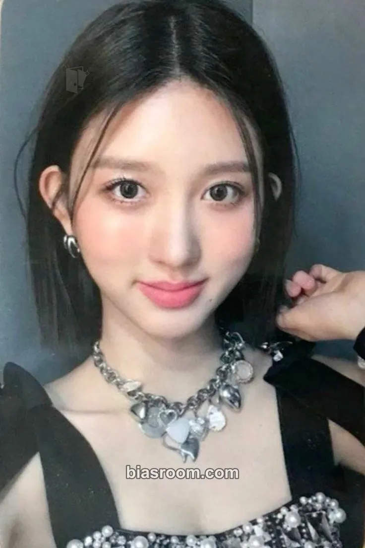 Gaeul LOVE DIVE Photocard - IVE - IVE K-pop photocard