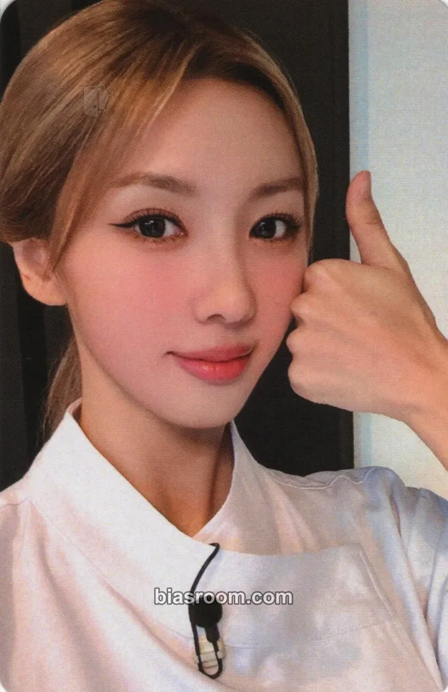 Yoohyeon 7 Doors of Christmas: A Lucky Encore Photocard - Dreamcatcher - Dreamcatcher K-pop photocard