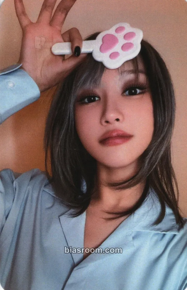 Siyeon 7 Doors of Christmas: A Lucky Encore Photocard - Dreamcatcher - Dreamcatcher K-pop photocard