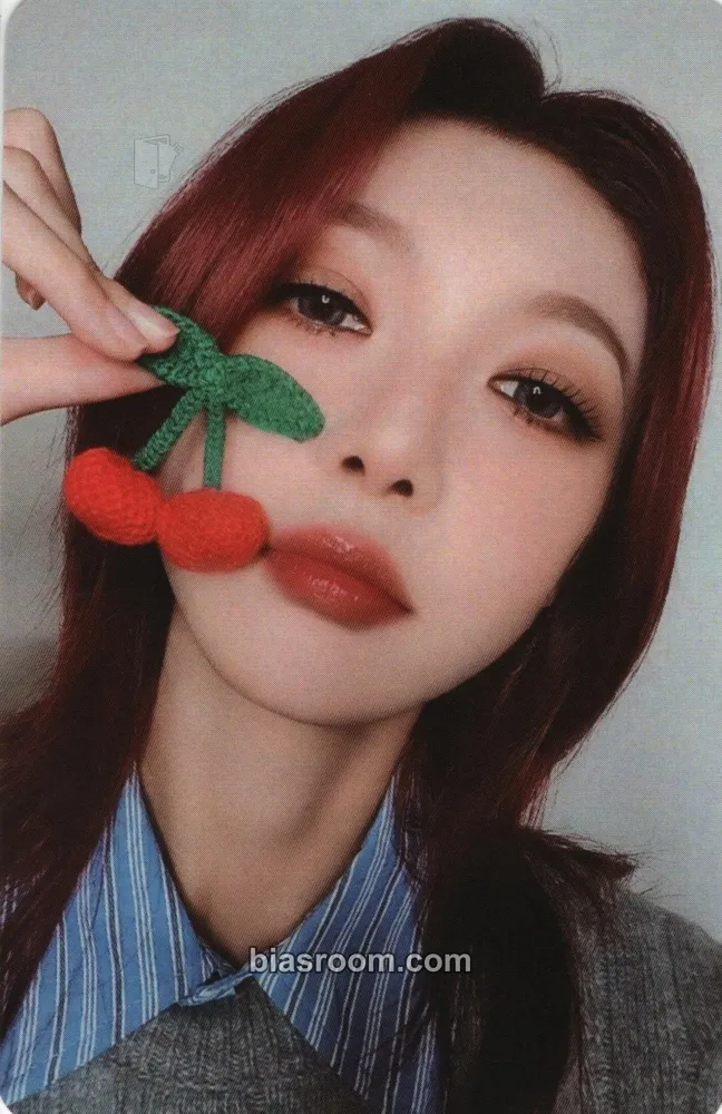 Dami 7 Doors of Christmas: A Lucky Encore Photocard - Dreamcatcher - Dreamcatcher K-pop photocard