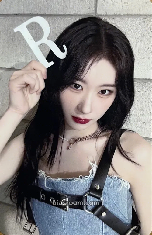 Chaeryeong ITZY 2nd World Tour 'Born To Be' Photocard - ITZY - ITZY K-pop photocard