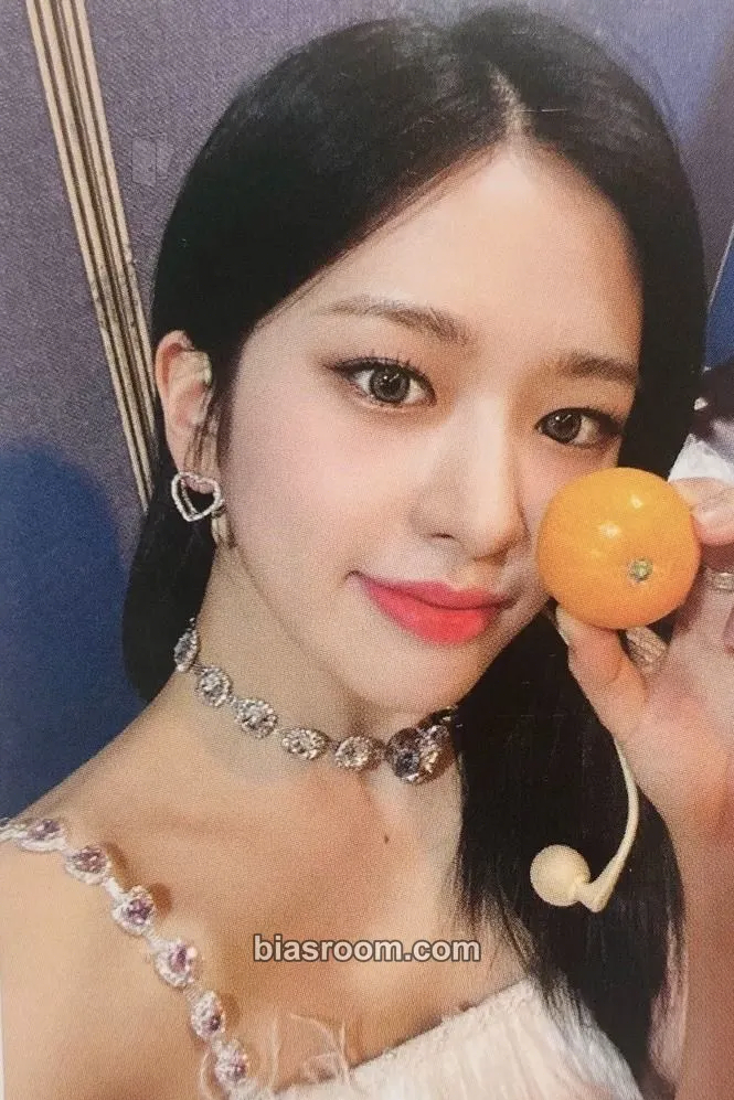 Yujin LOVE DIVE Photocard - IVE - IVE K-pop photocard