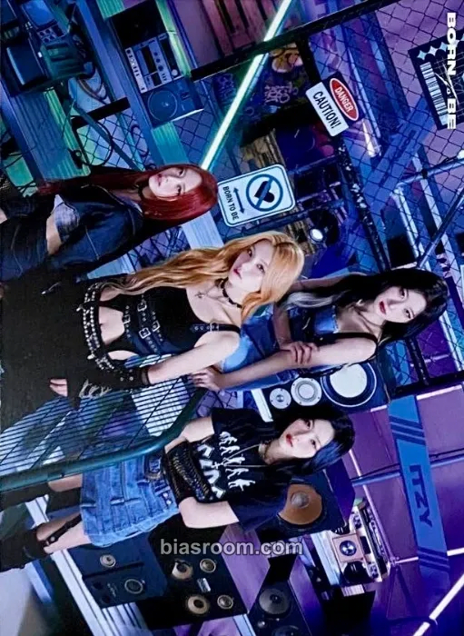 ITZY 2nd World Tour 'Born To Be' Photocard - ITZY - ITZY K-pop photocard