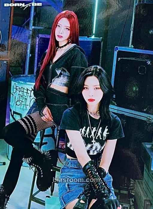 ITZY 2nd World Tour 'Born To Be' Photocard - ITZY - ITZY K-pop photocard