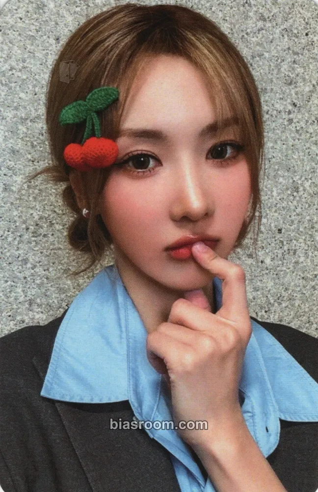 Yoohyeon 7 Doors of Christmas: A Lucky Encore Photocard - Dreamcatcher - Dreamcatcher K-pop photocard