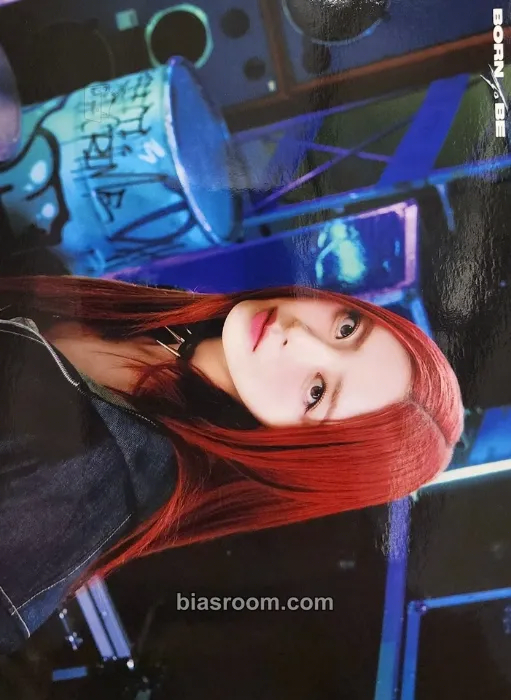 Yuna ITZY 2nd World Tour 'Born To Be' Photocard - ITZY - ITZY K-pop photocard