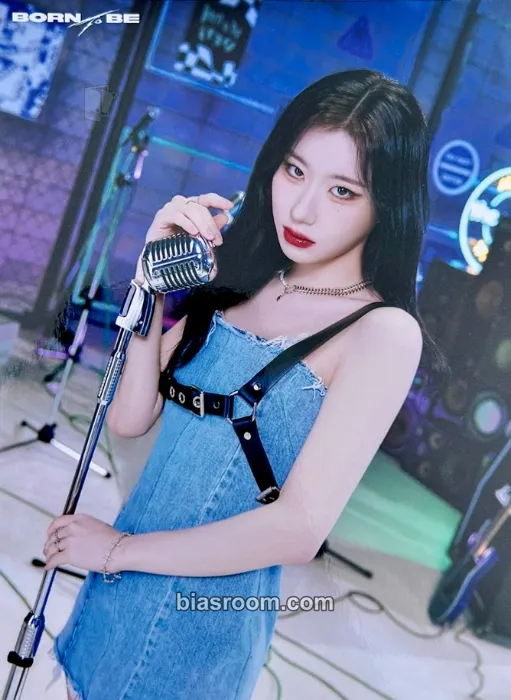 Chaeryeong ITZY 2nd World Tour 'Born To Be' Photocard - ITZY - ITZY K-pop photocard