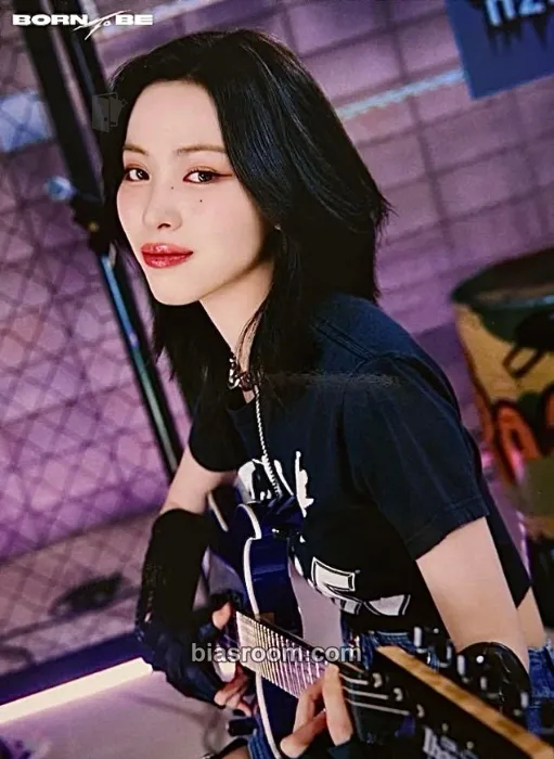 Ryujin ITZY 2nd World Tour 'Born To Be' Photocard - ITZY - ITZY K-pop photocard