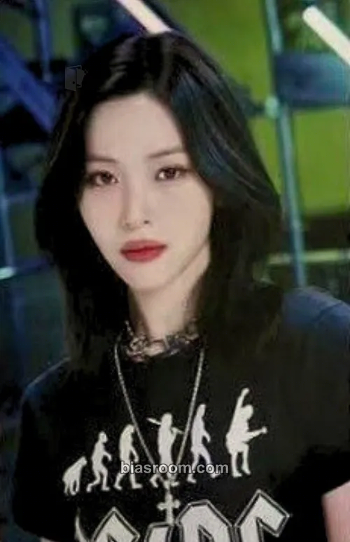 Ryujin ITZY 2nd World Tour 'Born To Be' Photocard - ITZY - ITZY K-pop photocard