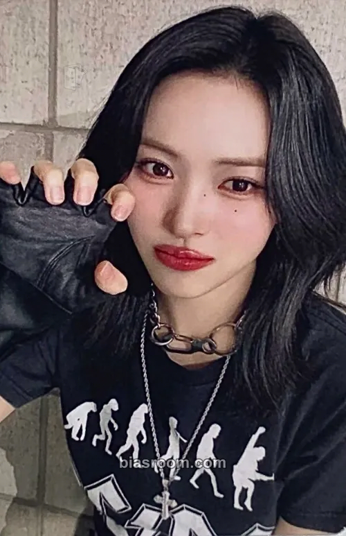 Ryujin ITZY 2nd World Tour 'Born To Be' Photocard - ITZY - ITZY K-pop photocard