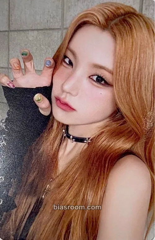 Yeji ITZY 2nd World Tour 'Born To Be' Photocard - ITZY - ITZY K-pop photocard