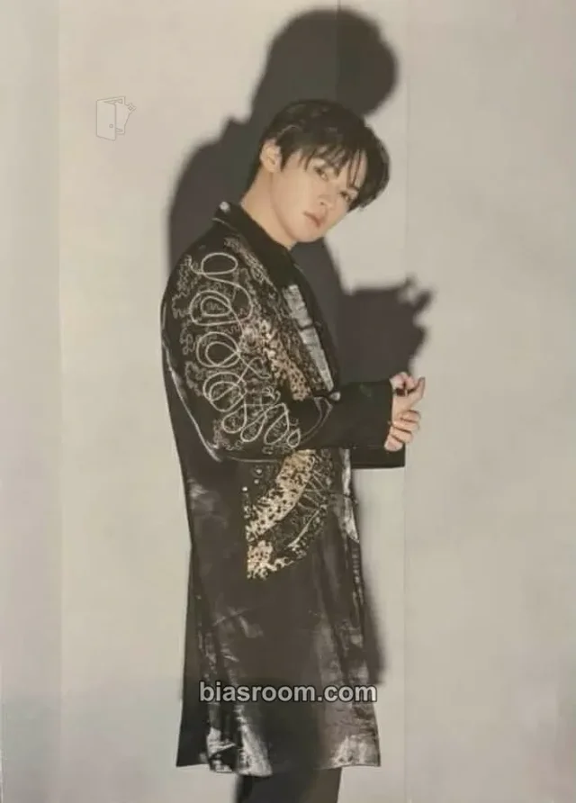 Stray Kids - Lee Know - 2026 Season's Greetings - Force Other hmv pob (pre-order benefit) postcard