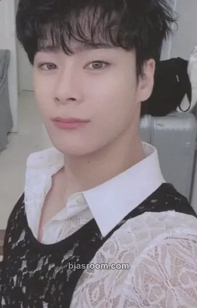 ASTRO - Moonbin - In-Out (Moonbin & Sanha Subunit) Album album photocard