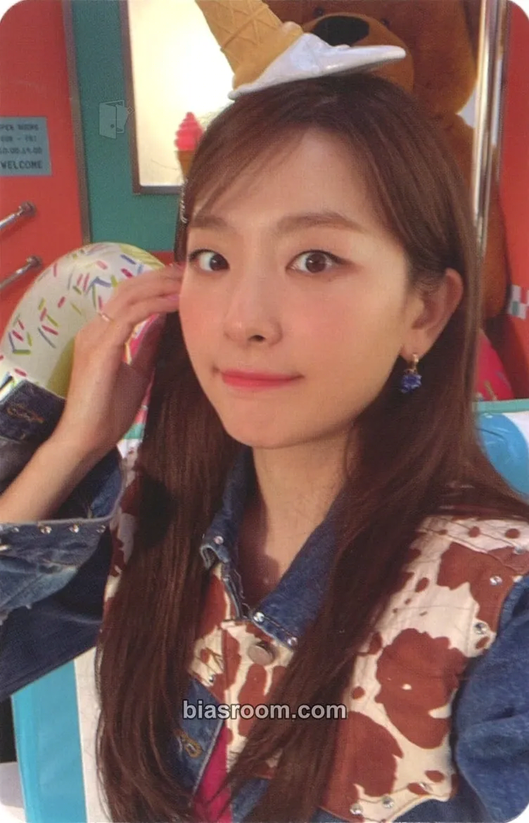 Seulgi 2021 Winter SMTOWN : SMCU EXPRESS Photocard - Red Velvet - Red Velvet K-pop photocard